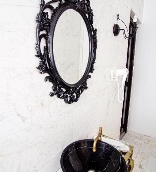 חדר דלוקס, Coroana Moldovei