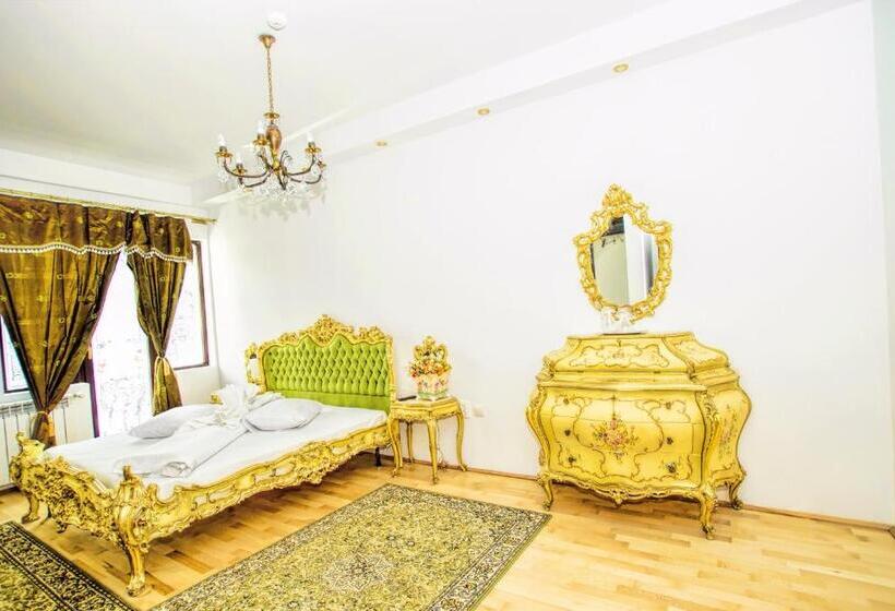 اتاق لوکس, Coroana Moldovei