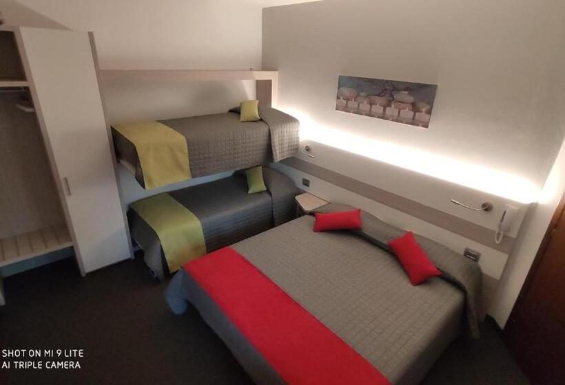 スタンダードトリプルルーム, Del Negro