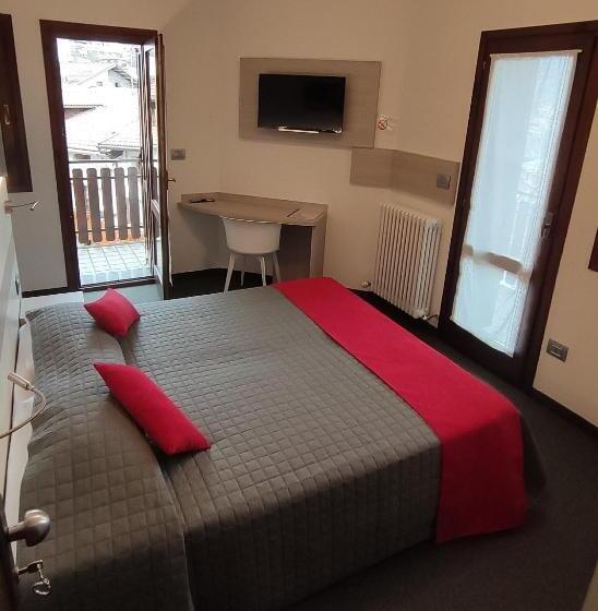 デラックスファミリールーム, Del Negro