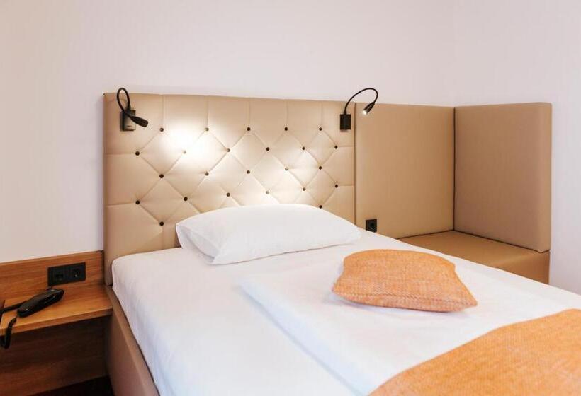 Номер Стандарт Индивидуальный, Der Stockinger