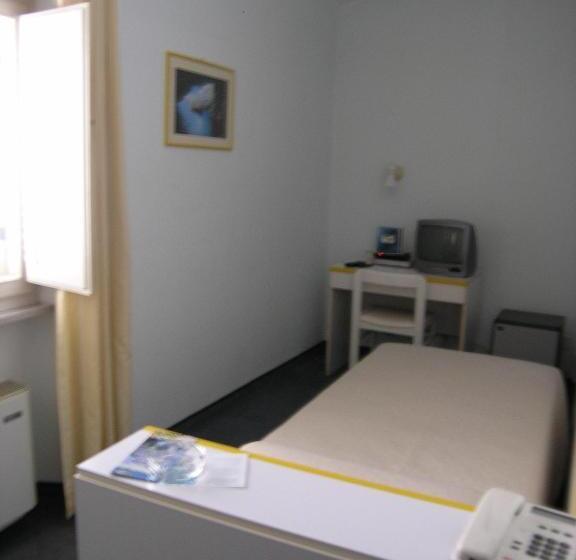 标准单人间, Elba