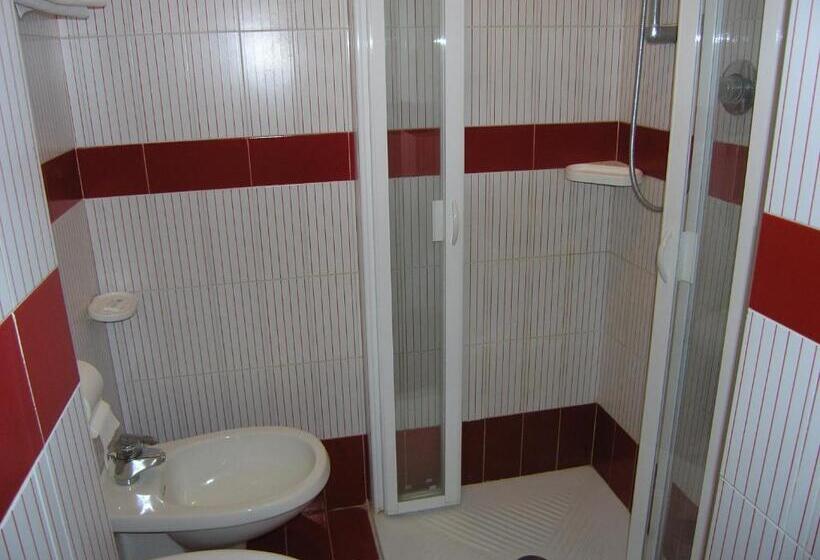 标准三人间, Elba