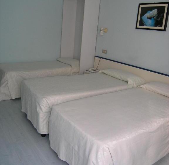 标准三人间, Elba