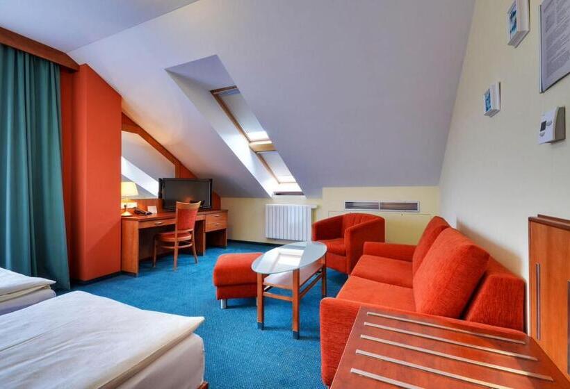 חדר ביזנס, Filipinum