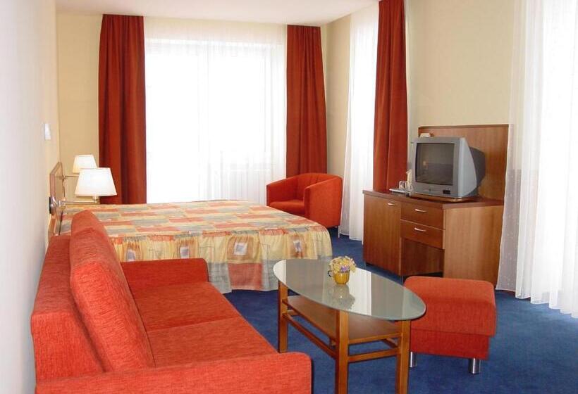 חדר ביזנס, Filipinum