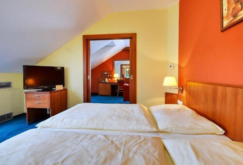 סוויטה, Filipinum