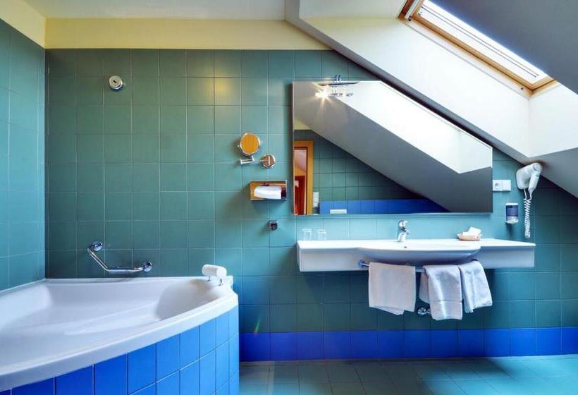 סוויטה, Filipinum