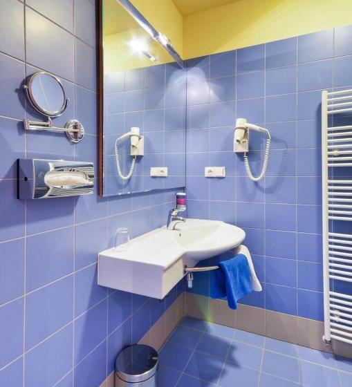 חדר סטנדרט יחיד, Filipinum