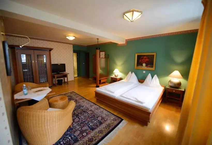 Perhehuone, Gasthof Hotel Zweimüller