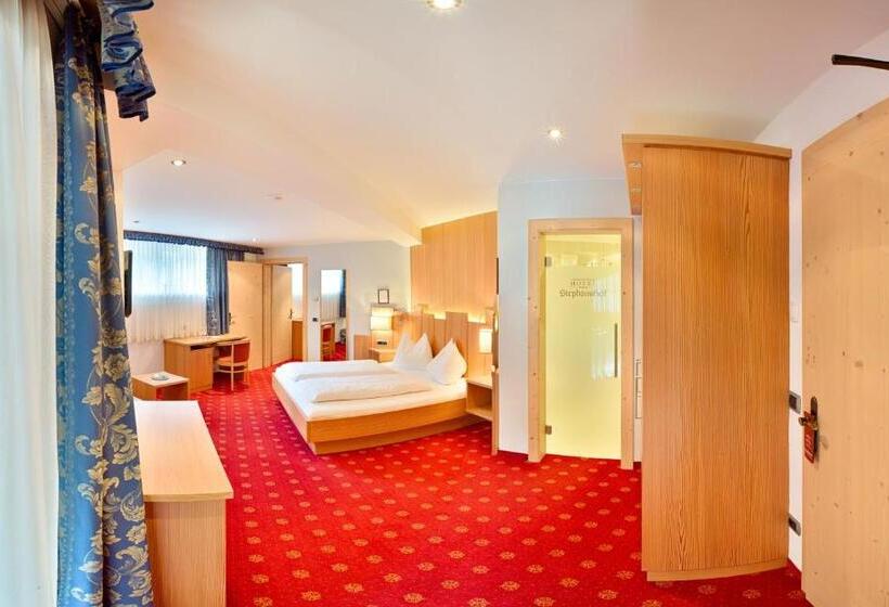 חדר לארבעה סטנדרטי עם מרפסת, Granpanorama Hotel Stephanshof