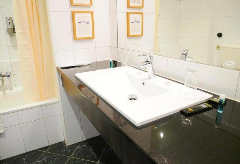 חדר קומפורט, Het Oosten