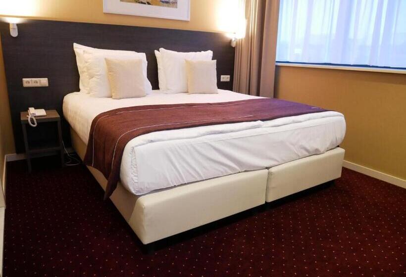 סוויטה משפחתית, Het Oosten