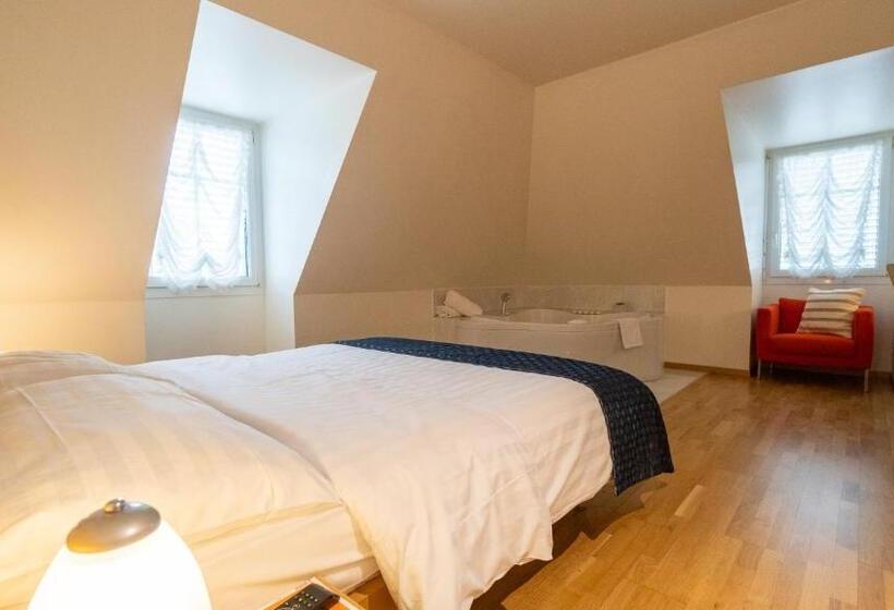 جناح جونيور مزوَّد بجاكوزي, Hôtel Du Cheval Blanc   City Center