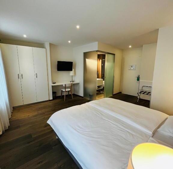 수피리어 룸, La Rouvenaz