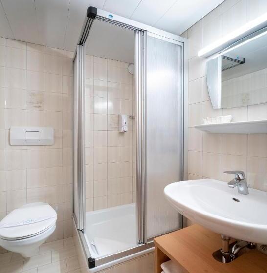 Номер Стандарт, Platz