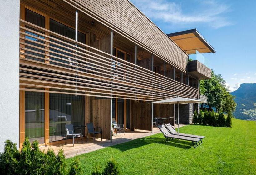 Полулюкс, Platz