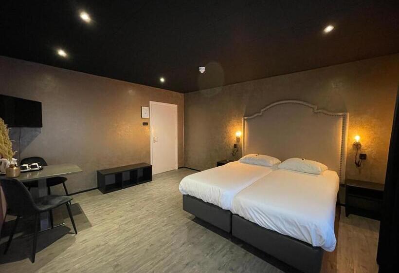 Quarto Estandar, Restaurant Anno Nu