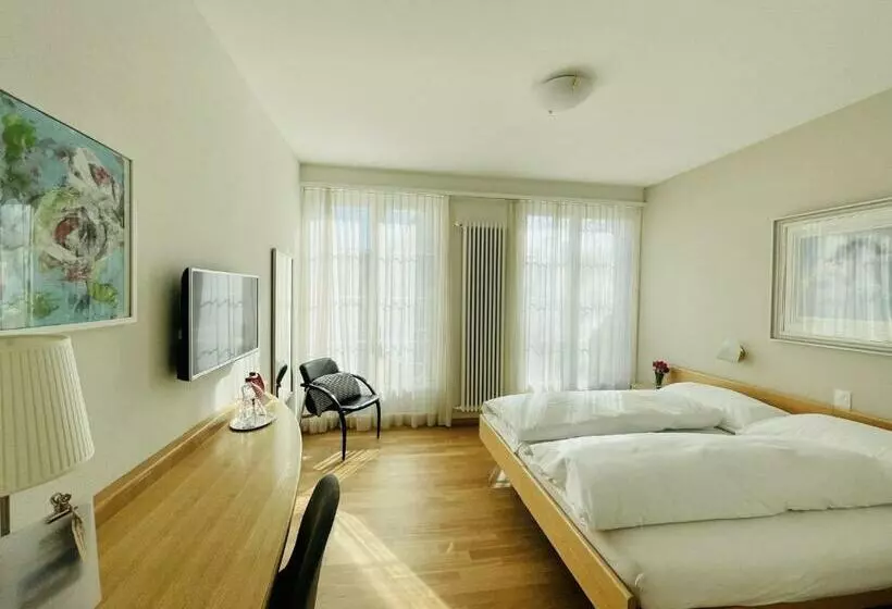 Standard Room, Rössli