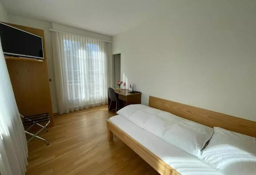 Standard Single Room, Rössli