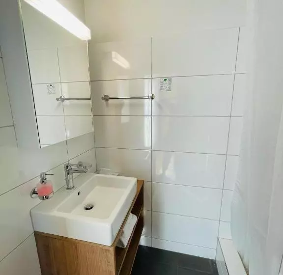 Standard Single Room, Rössli