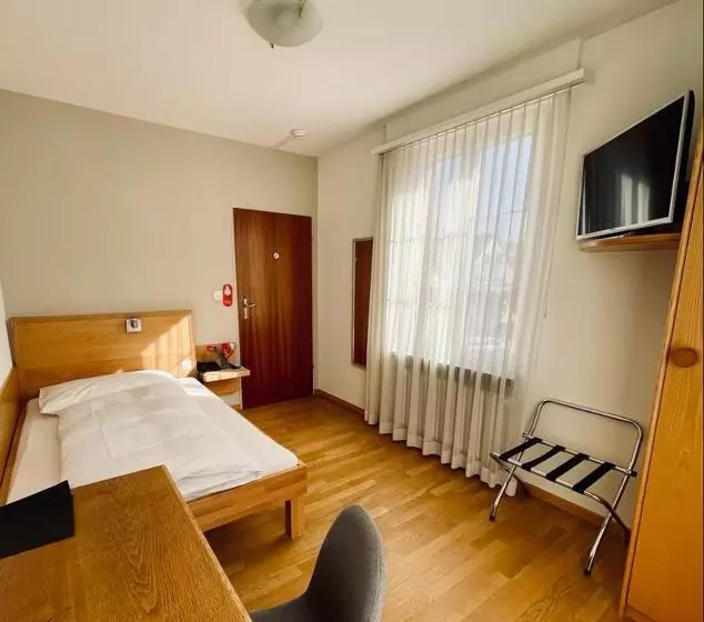 Standard Single Room, Rössli