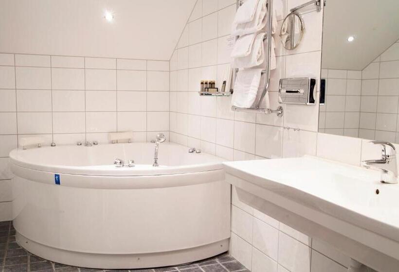 주니어 스위트, Skansen