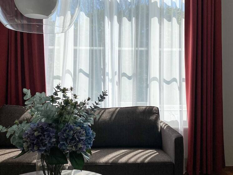 수피리어 스위트, Skansen