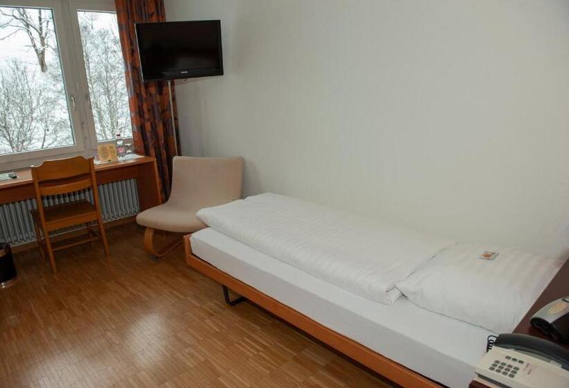 غرفة قياسية فردية, Sporting