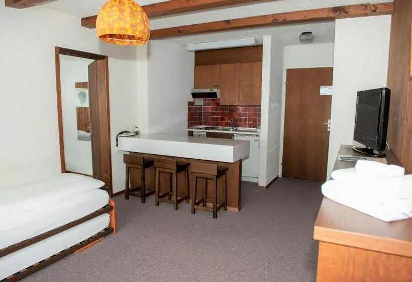 Habitación Familiar, Sporting