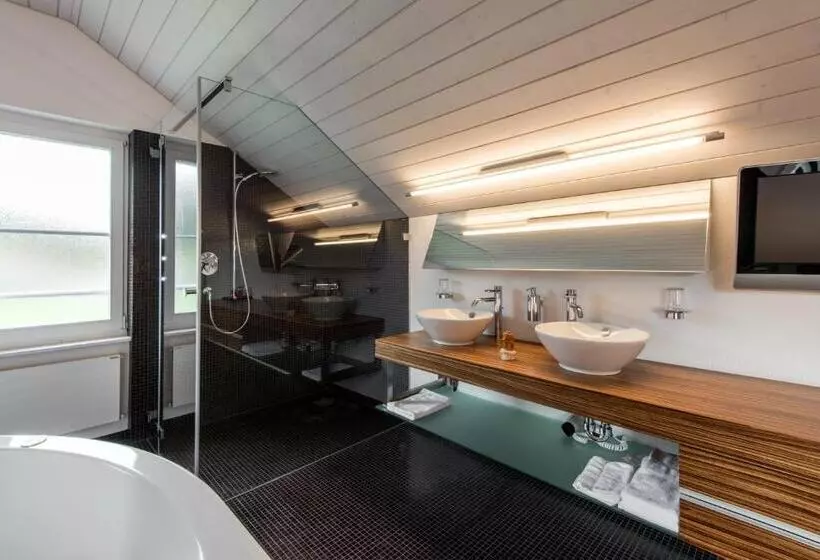 Suite, Thorenberg