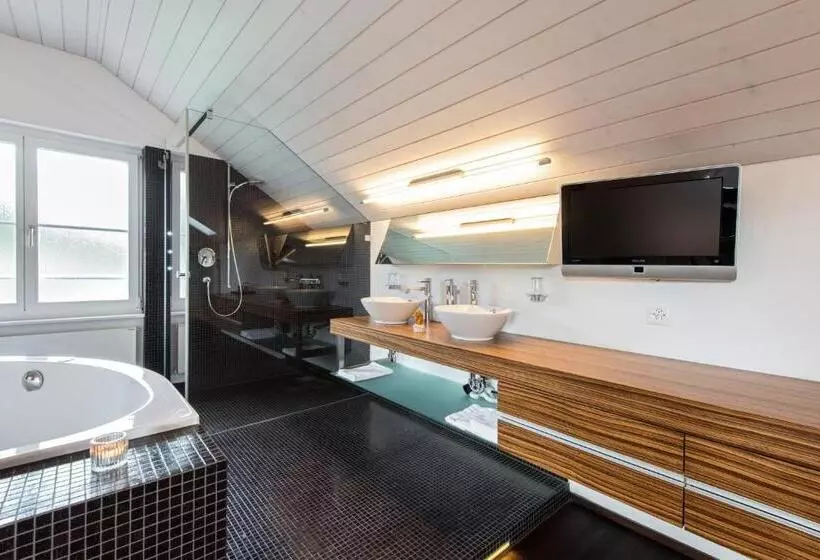 Suite, Thorenberg