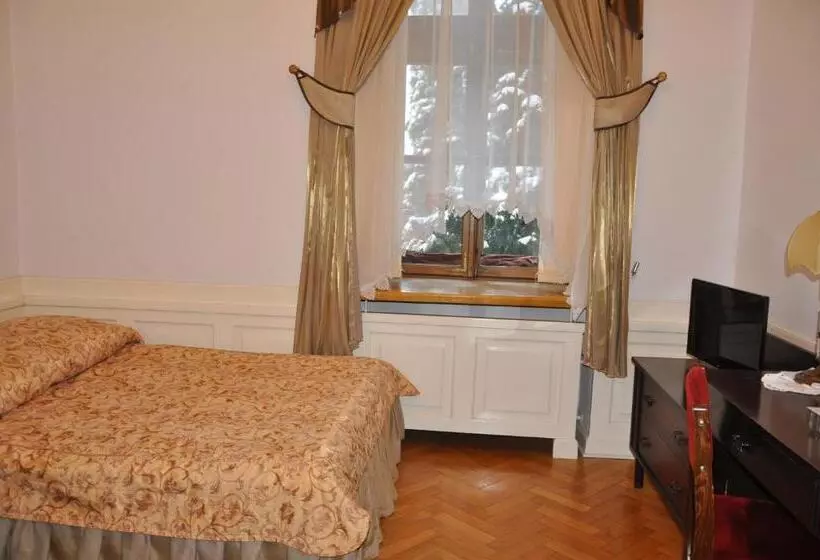 اتاق استاندارد یک نفره, Zamek Pułtusk Dom Polonii