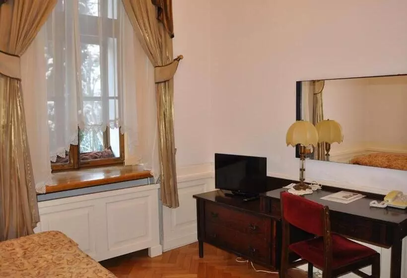 اتاق استاندارد یک نفره, Zamek Pułtusk Dom Polonii