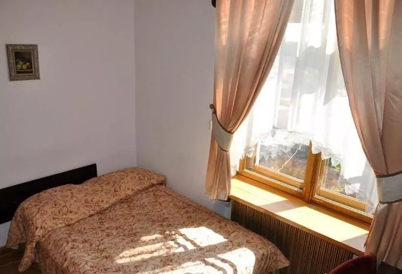 اتاق استاندارد یک نفره, Zamek Pułtusk Dom Polonii