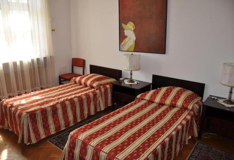 غرفة قياسية, Zamek Pułtusk Dom Polonii