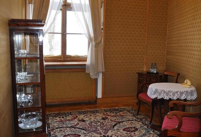 شقة غرفة واحدة, Zamek Pułtusk Dom Polonii