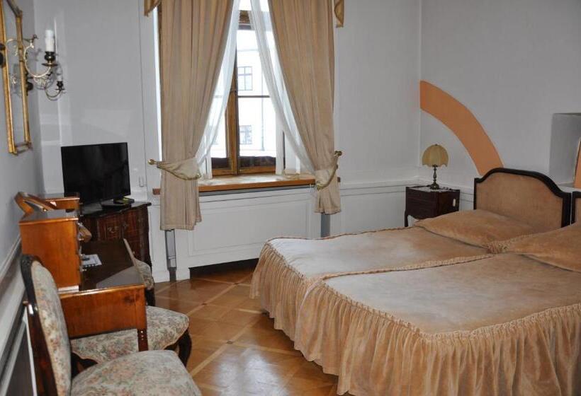 شقة غرفة واحدة, Zamek Pułtusk Dom Polonii