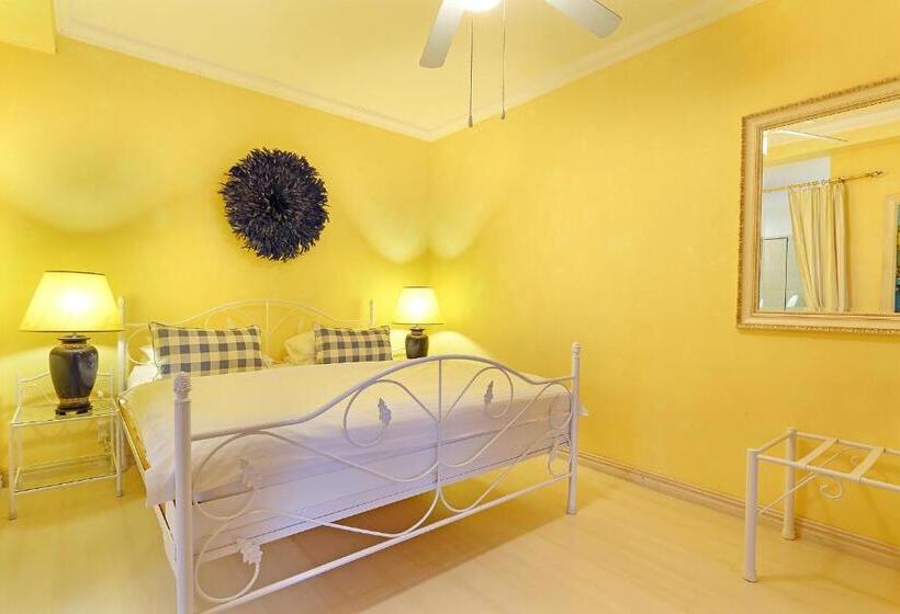 جناح ديلوكس, Apricot Gardens Guesthouse