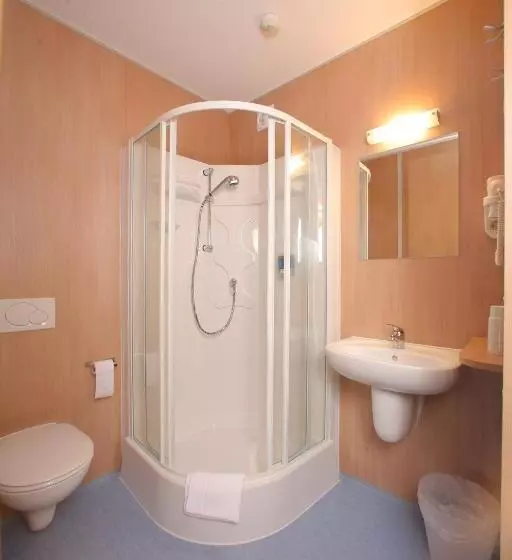 Standard Kolmen Hengen Huone, Tour Motel