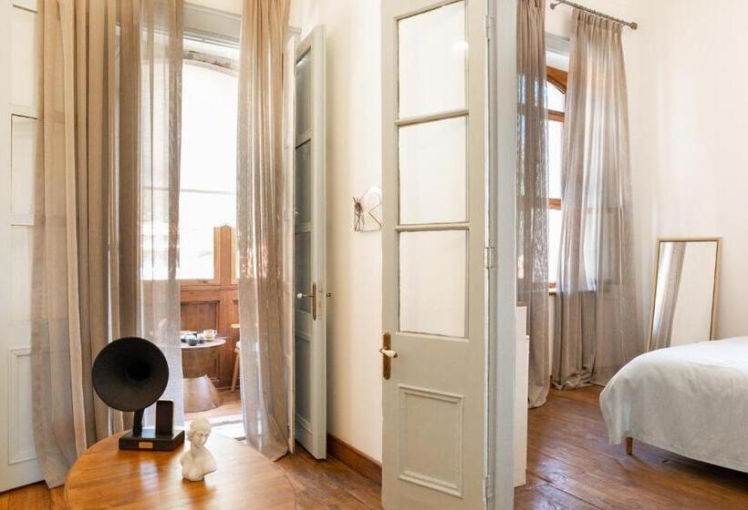 带大床的标准间, Suolo Urla