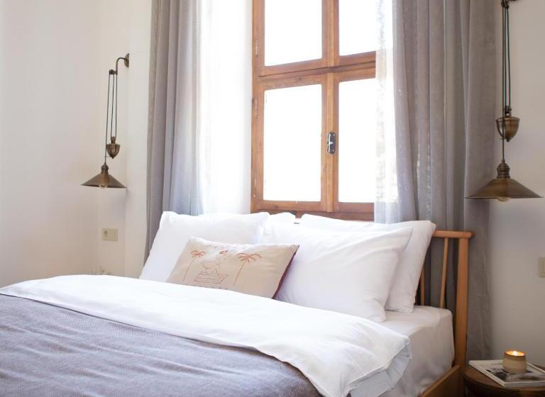 豪华房间, Suolo Urla