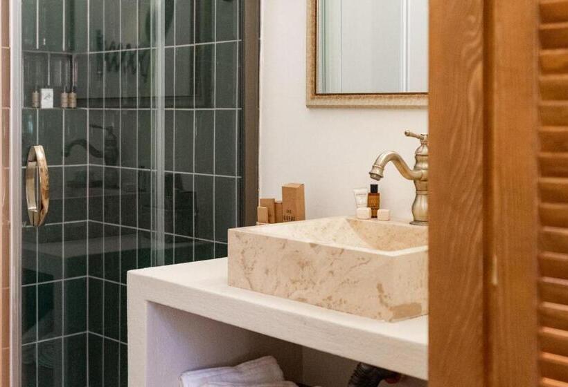 豪华房间, Suolo Urla