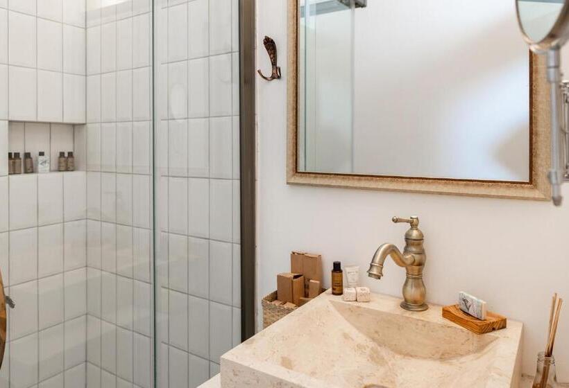 豪华房间, Suolo Urla