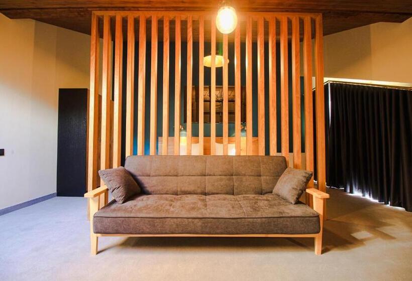 سوییت جونیور با بالکن, Suatis Resort Kazbegi