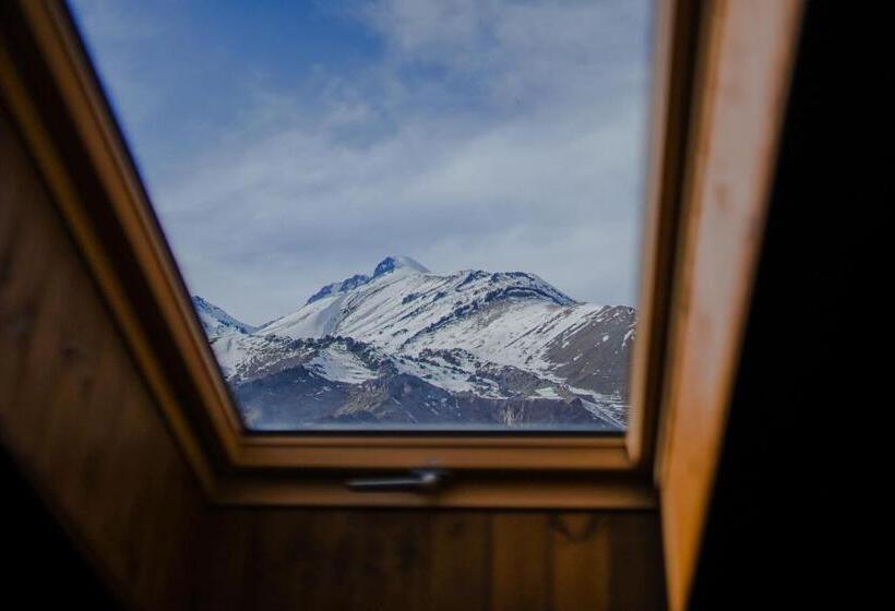 سوییت جونیور با بالکن, Suatis Resort Kazbegi