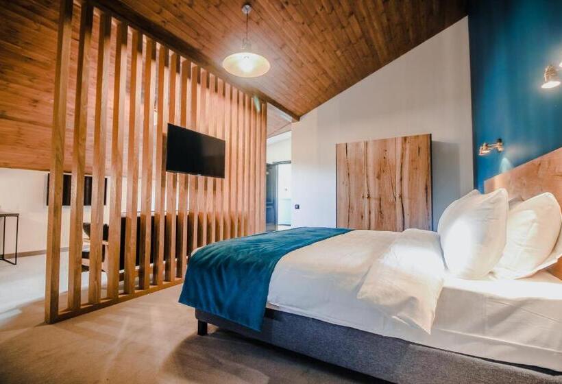 سوییت جونیور با بالکن, Suatis Resort Kazbegi