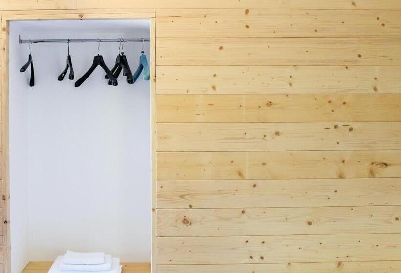 غرفة قياسية ثلاثية حمام مشترك, La Vrata Gialla