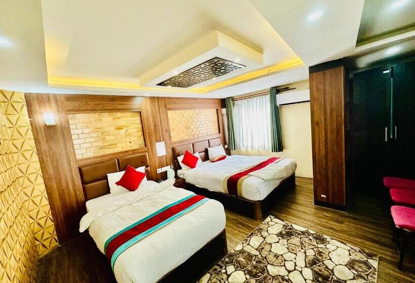 اتاق خانوادگی, Airport Deepshree