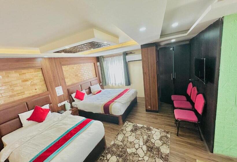 اتاق خانوادگی, Airport Deepshree